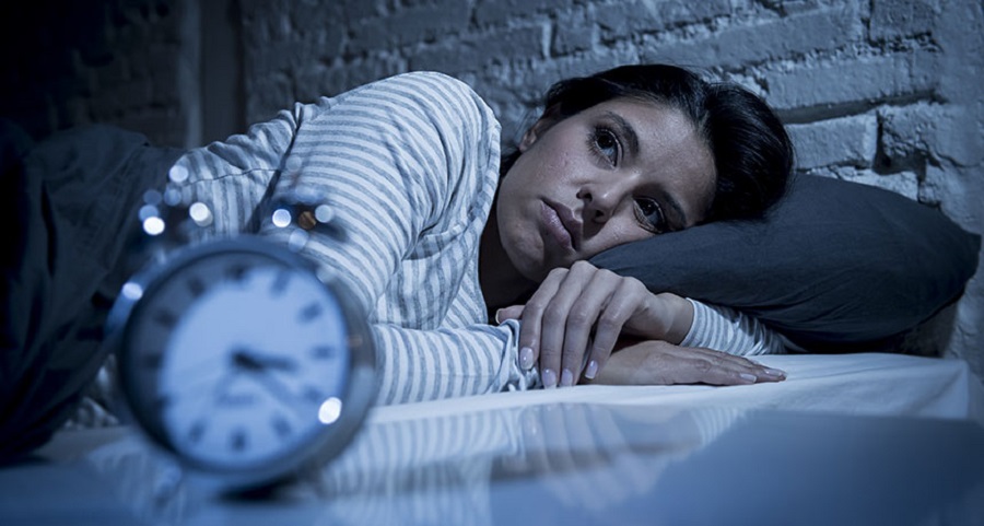 Thiếu ngủ cũng gây ra hiện tượng bọng mắt dưới bị giật