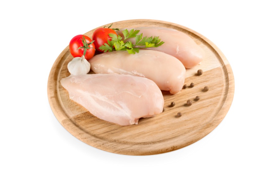 Thịt gà cũng nằm trong nhóm thực phẩm nên kiêng ăn sau nâng mũi