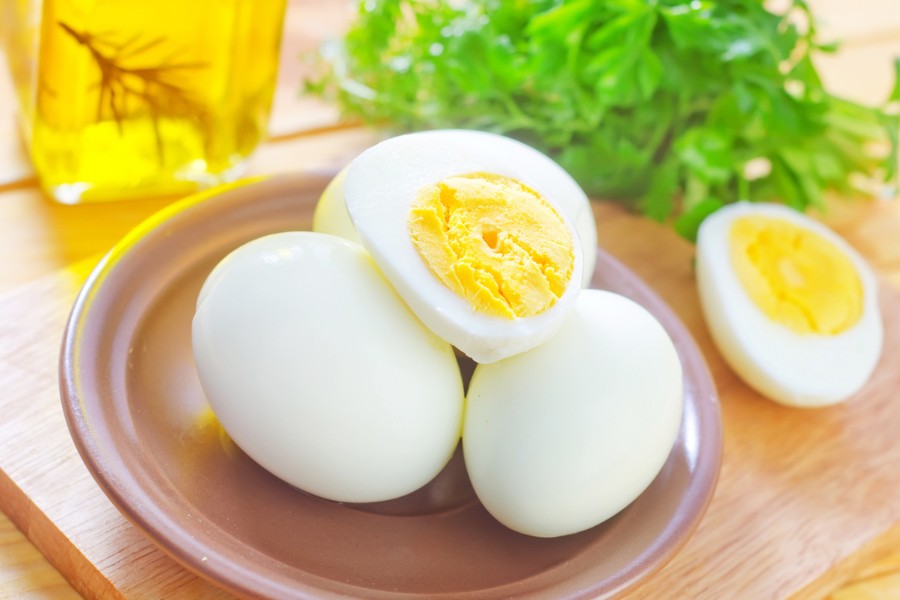 Ăn trứng gà trong lúc vết thương đang lành sẹo cũng có thể gây ngứa ngáy, khó chịu