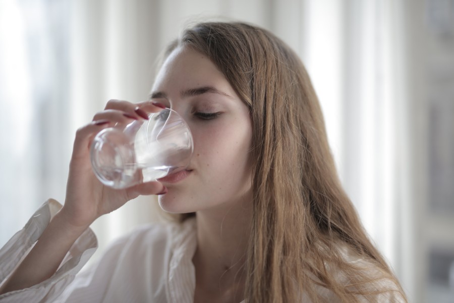 Uống đủ nước giúp quá trình hồi phục nhanh hơn