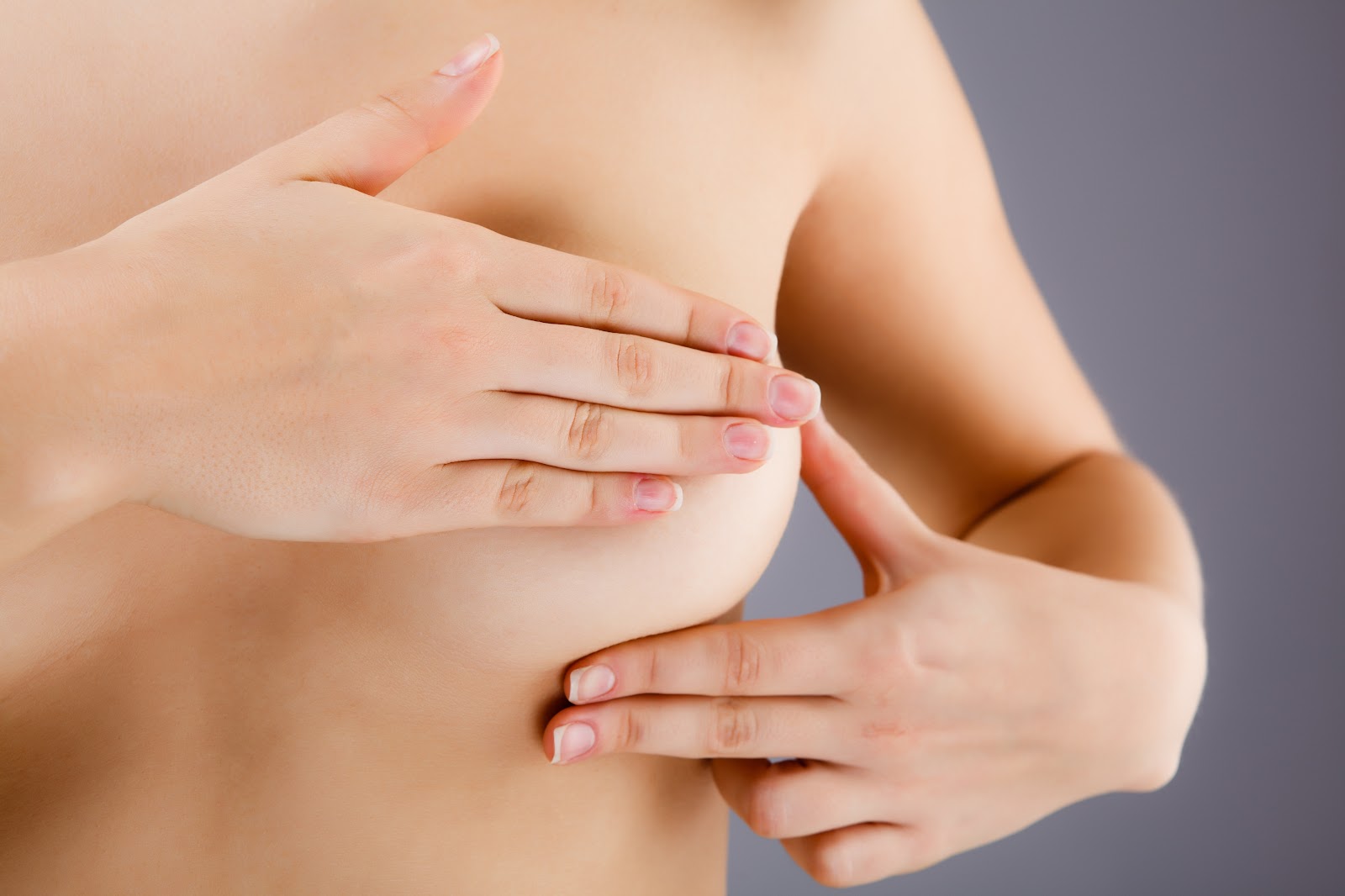 Nâng ngực bị rạn da do chăm sóc không đúng cách