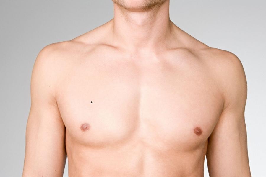 Nốt ruồi ở vị trí bên phải ngực của nam giới