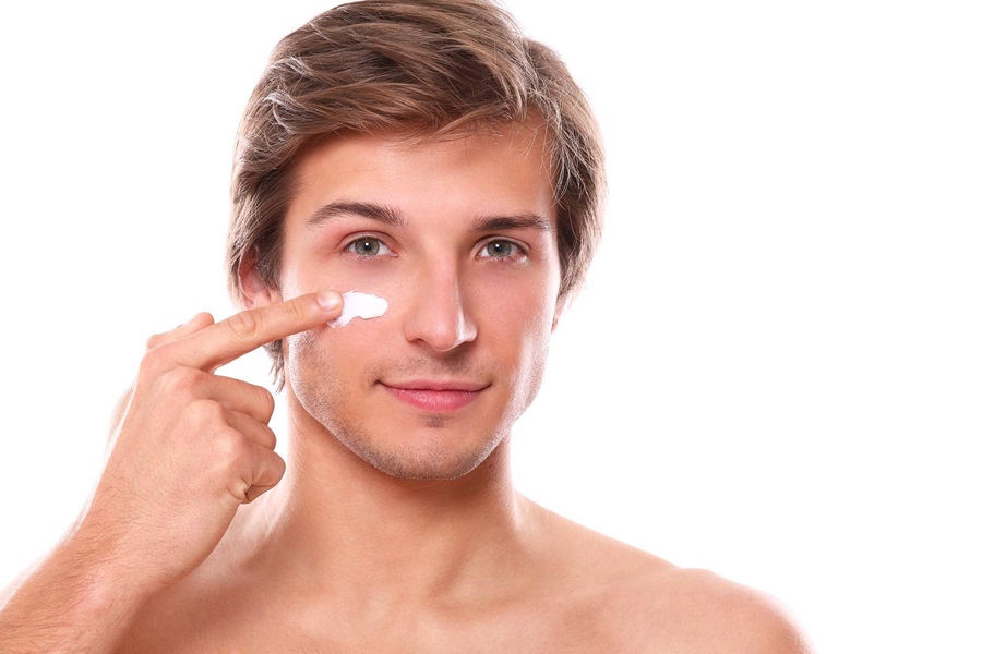 Nam giới cũng cần bảo vệ da mặt với kem chống nắng
