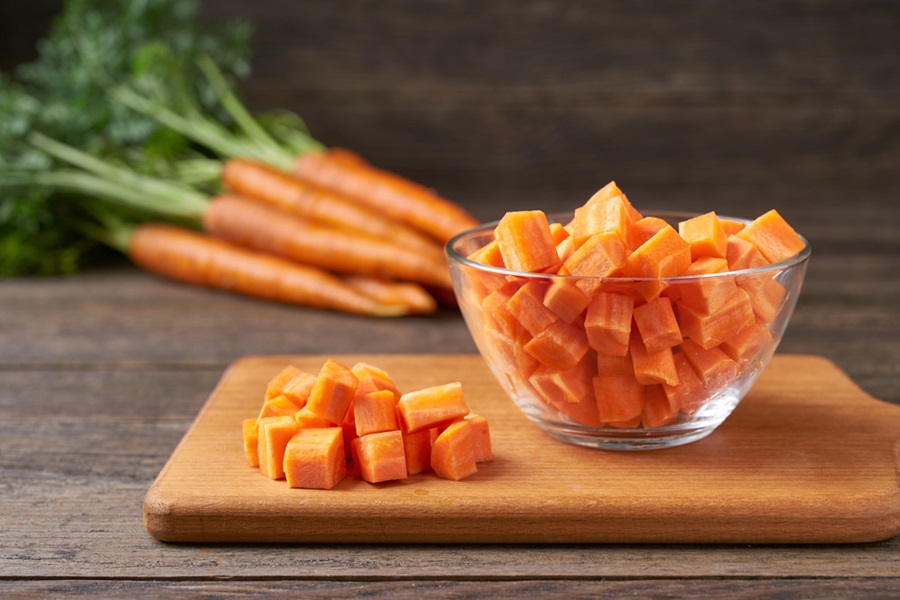Cà rốt có thể giúp tăng kích thước ngực vì chứa tiền chất estrogen
